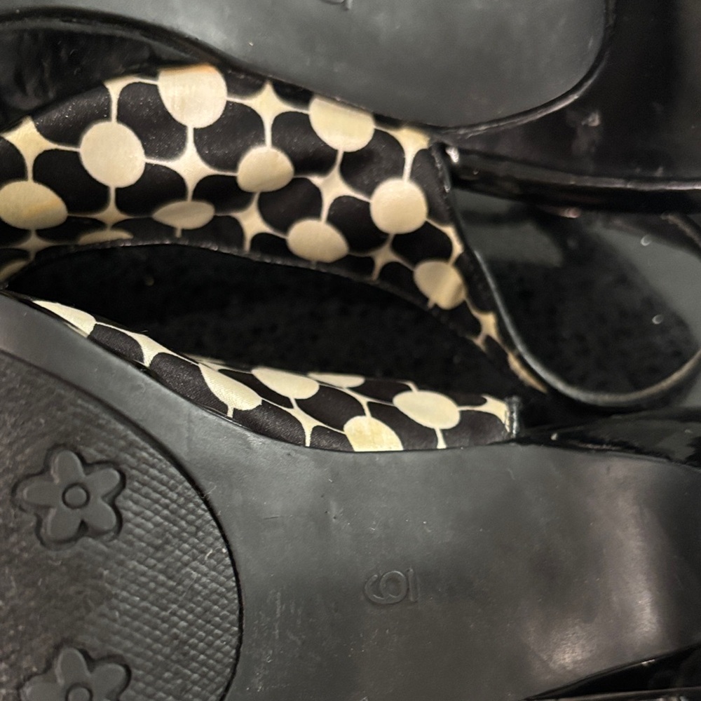Vintage Hot Kiss Black and Cream Patterned Slingback Heels - Picture 5 of 5